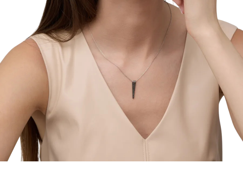 Золотое колье с черными бриллиантами 1