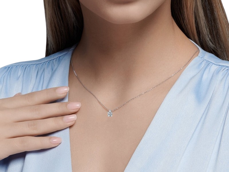 Колье из белого золота с бриллиантом 2