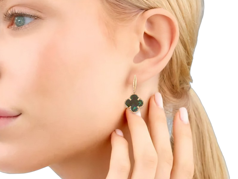 Золотые серьги  в виде клевера с малахитом 2
