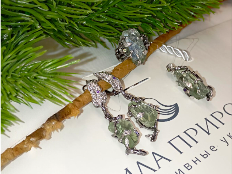 Брошь - подвеска "Прекрасней, чем весна" 1