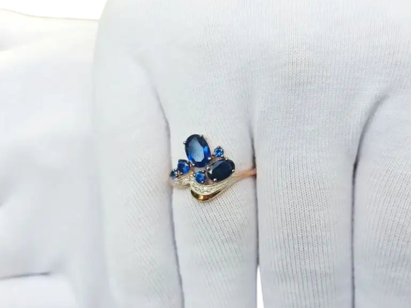 Золотое кольцо с Сапфирами и Бриллиантами 17.5р 1